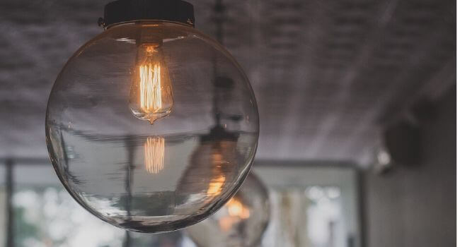 luminaire utilisant ampoule économe - calcul de la part de l'éclairage sur la facture d'électricité